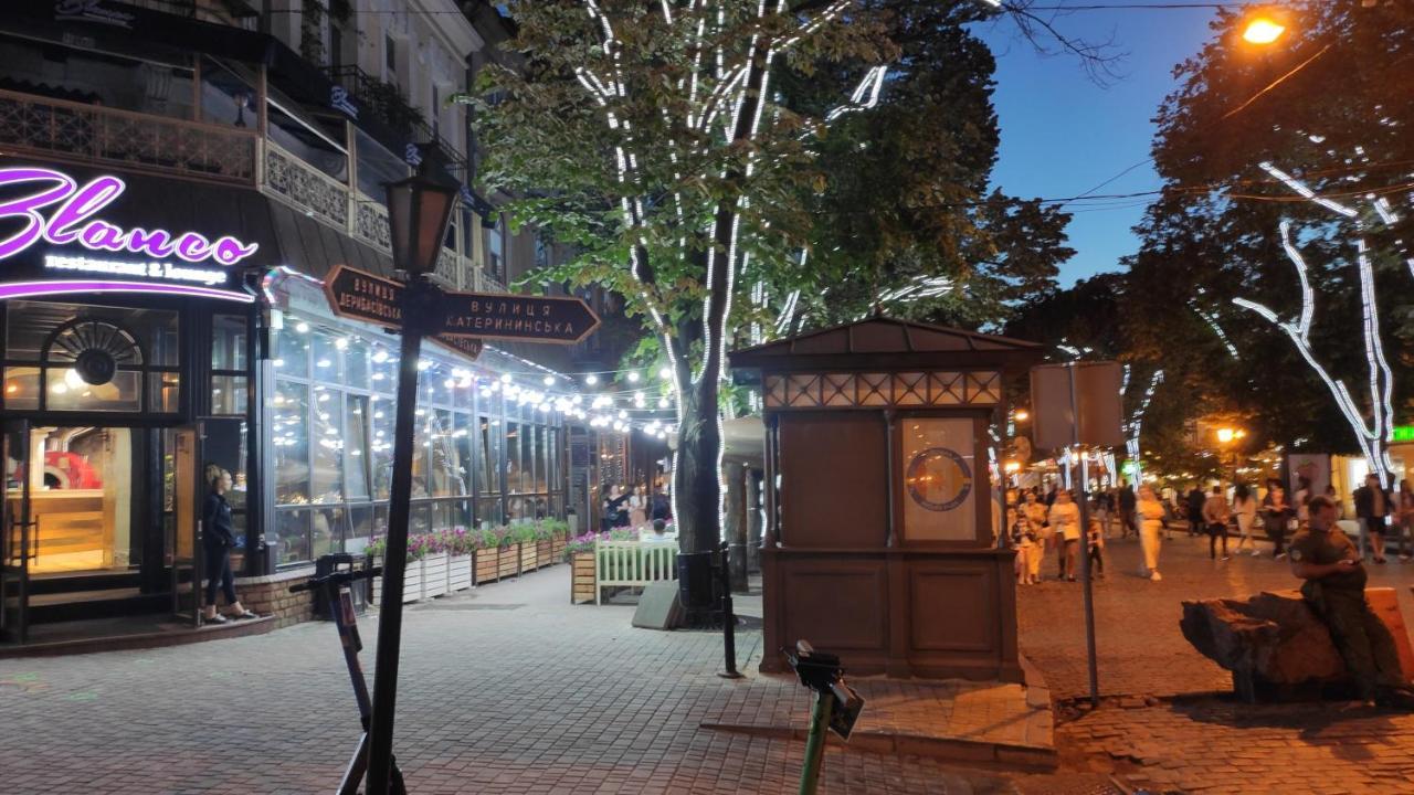 Квартира На Дерибасовcкой Odessa Esterno foto